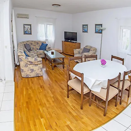 Apartment Damir Kaštel Štafilić