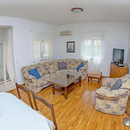 Damir Apartment *